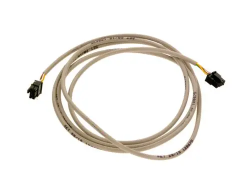Bosch Datenleitung mit zwei Steckverbindern, die an einem Kabel befestigt sind. Das Kabel ist in einer hellen Farbe gehalten und zeigt Beschriftungen.